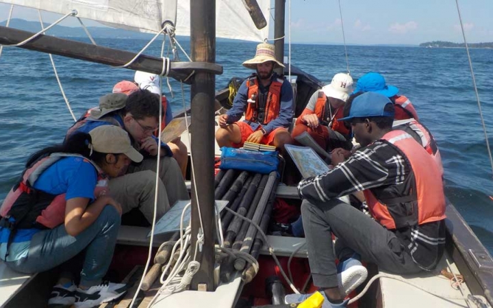 teens learn to navigate open water on sailing course